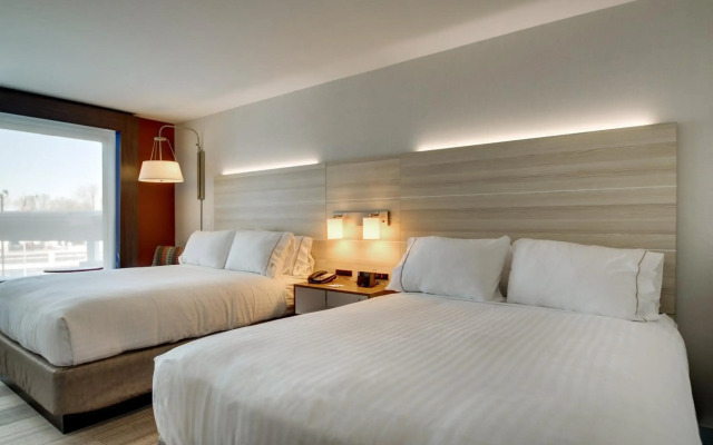 Holiday Inn Express & Suites Galesburg by IHG