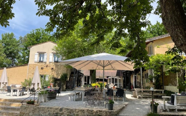 Tent Lodge in Dordogne Near Scenic Views
