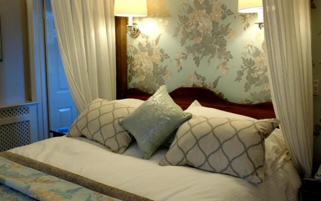 Bridge Hotel