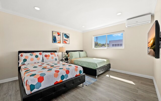 Sunny & Cheerful Near I-10 ~ Queen Beds ~ Parking