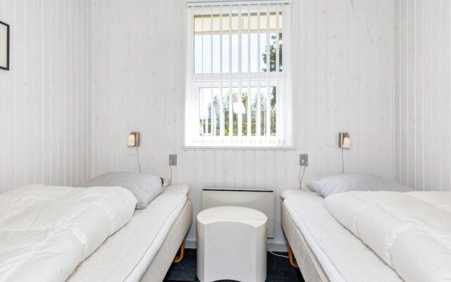 6 Person Holiday Home in Spottrup