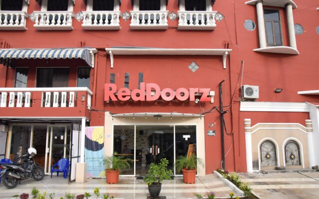 RedDoorz near Pelabuhan Tanjung Perak 2 Surabaya