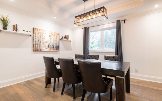 Cheerful 3 bedroom w/ indoor fireplace in Toronto - 02 free parking