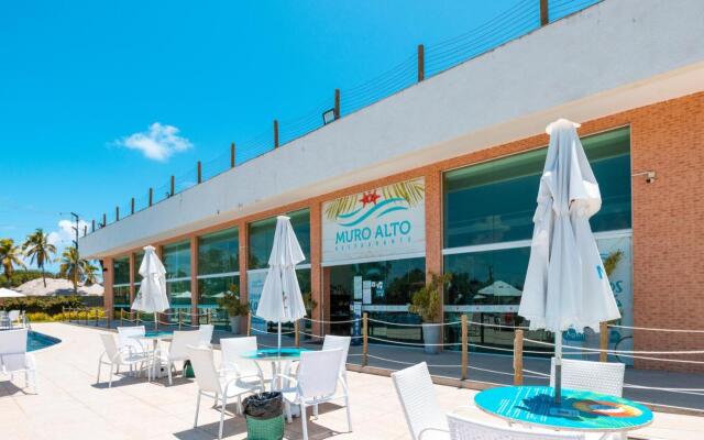 Muro Alto Condominio Club - By AF