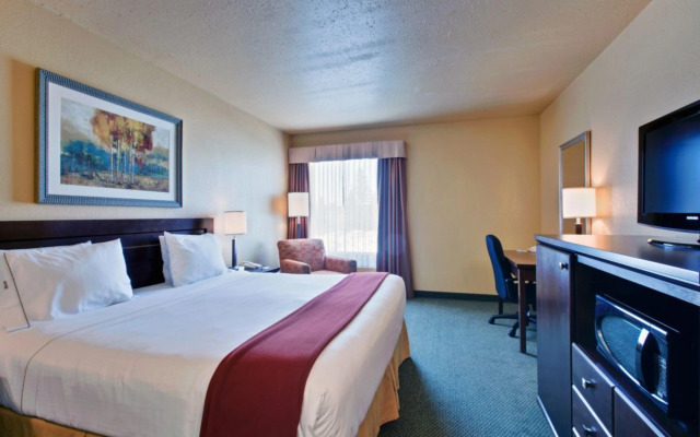 Holiday Inn Express Dryden