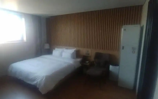 Central Hotel