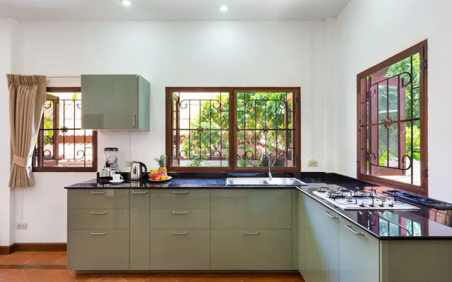 Blissful Jacuzzi Living at Villa Nikkie2