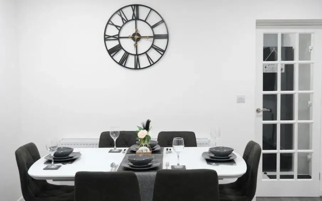 Manchester - 3 Bedroom House - Sleeps 5 - Etihcity