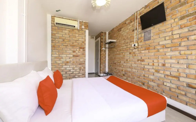 OYO 696 Bata Merah Boutique Hotel