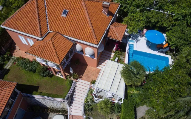 Holiday Home Gemma - Four Bedroom Holiday Home With Terrace and Swimming Pool