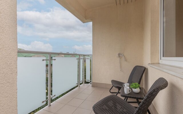 Family Unique Apartment Wola by Renters