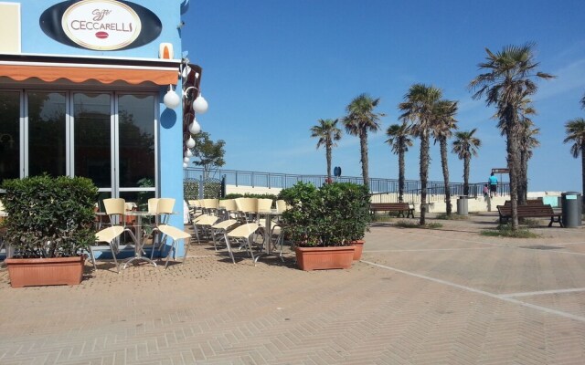 Appartamento sulla spiaggia con balcone