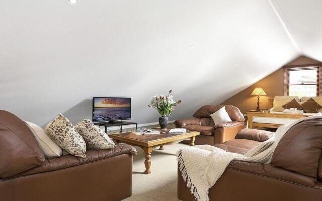 Old Mansfield Loft - gardens, gazebo and getaways