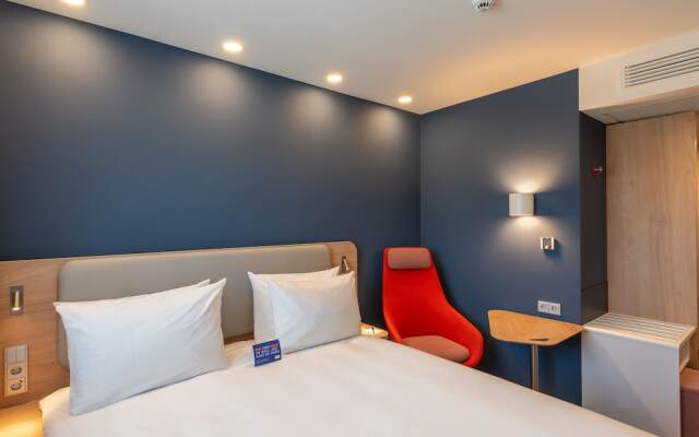 Holiday Inn Express Hamburg South A7 AS42 by IHG