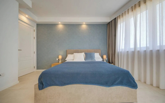Luxury Penthouse With Private Pool and sea Views, Sleeps 6