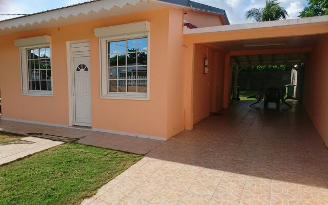 House With 2 Rooms in Port-louis, With and Enclosed Garden - 800 m Fro