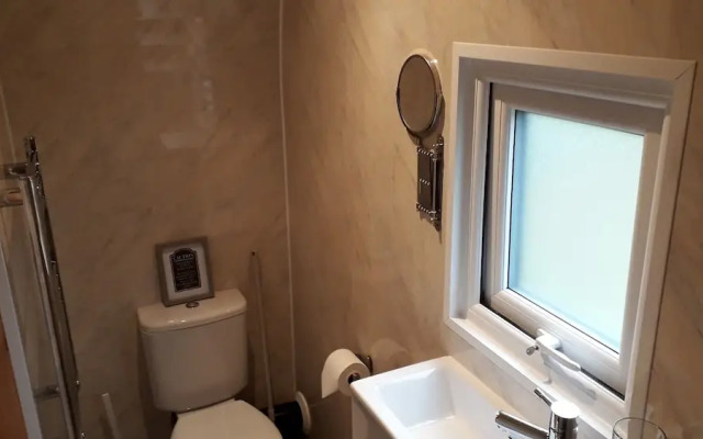 Rowan - Luxury Eco Pod at Trewithen Farm Glamping