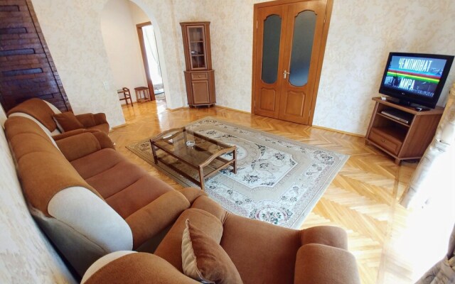 Apartment with Sea and F1 view