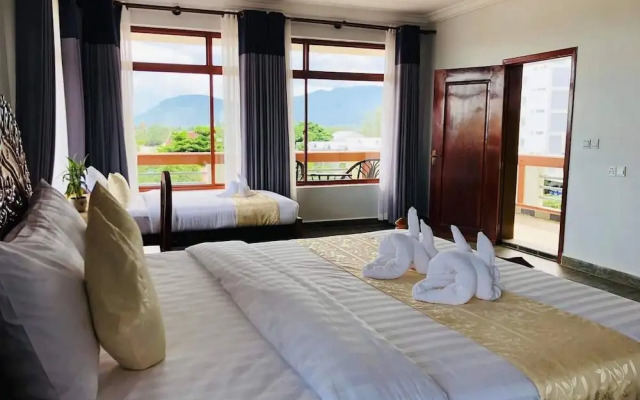 The moon kampot boutique