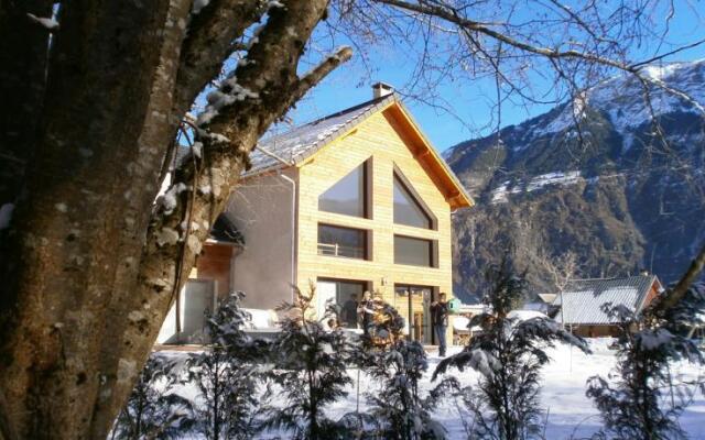 le mas d'oisans au pied de l'Alpe d'Huez via Bourg d'Oisans L'Etoile des Glaciers