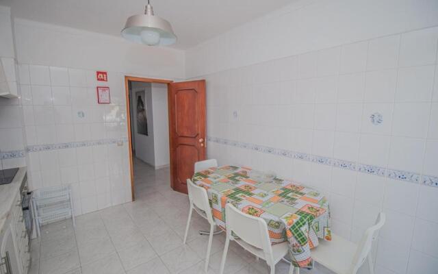 Charming Private Rooms in an Apartment A1 Penha - Faro