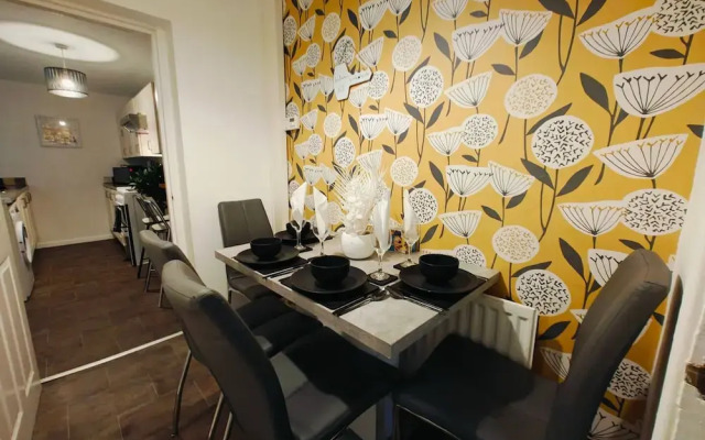 2BR Fortuna Meadow in Belfast