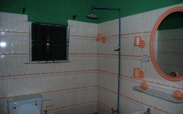 Adesua Hotel-Hostel