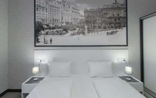 Opera Passage Hotel & Apartments