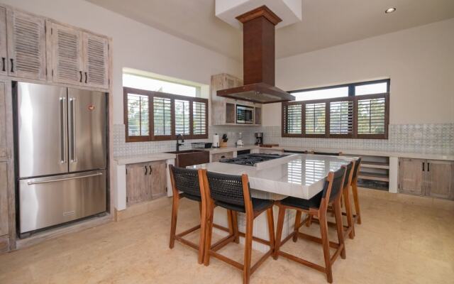 Pueblo Vinícola Parvada by Lumina