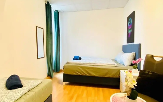 Stylish Shared 3-Bedroom Stay Near City