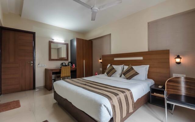 OYO 6833 Hotel Tanish Residency
