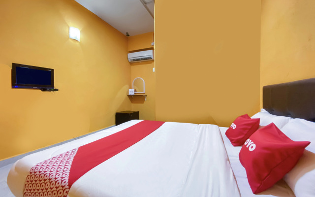 Super OYO 90039 Coop Hotel Kangar