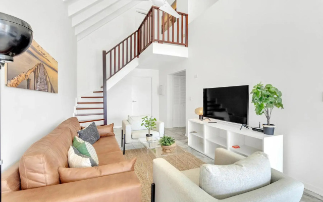 Caribbean Court Apartment Djòdjò