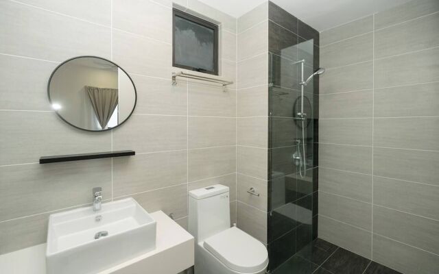 Cozy Skyline Retreat Trion KL - Level 63