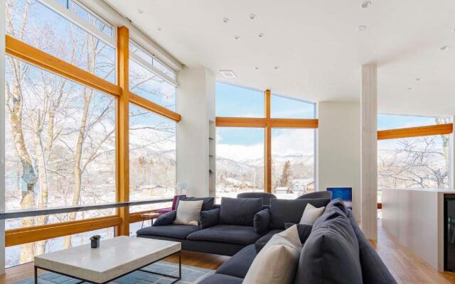 Alpinarc Chalet by Hakuba White Fox Company