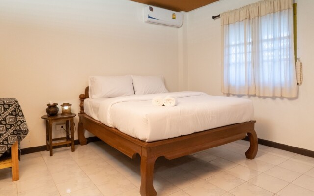 Floating House Hostel