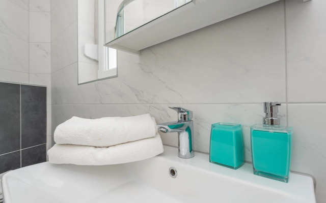 Dario 1. modern & luxury ap. with a pool