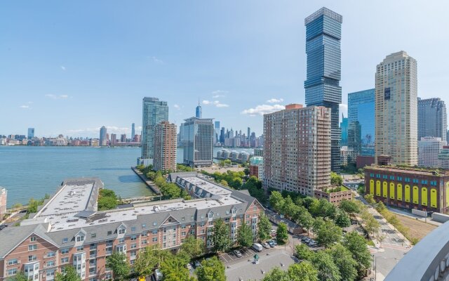 Skyline Luxury Home Suites at Newport