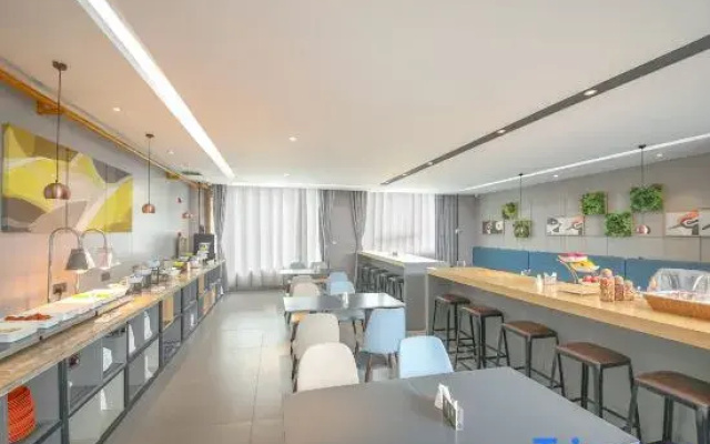 Homeinn Selected Hotel (Harbin Railway West Station Wanda Plaza Arc de Triomphe)