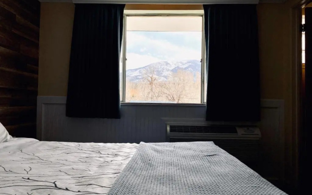 Salida Inn & Monarch Suites