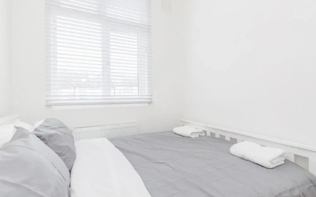 Modern & Spacious 3BR Terraced House