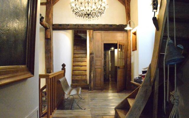 Charming Holiday Home In Bièvre With Sauna