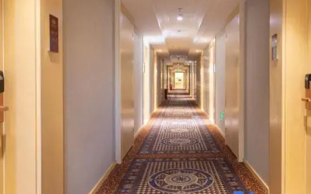 Vienna International Hotel (Kunming Huochezhan Xishan wandaguangchang dian)Dianchiludian)