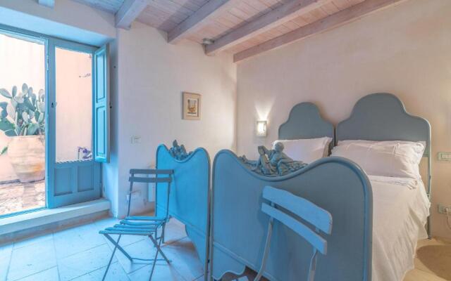 Velasquez Suite House