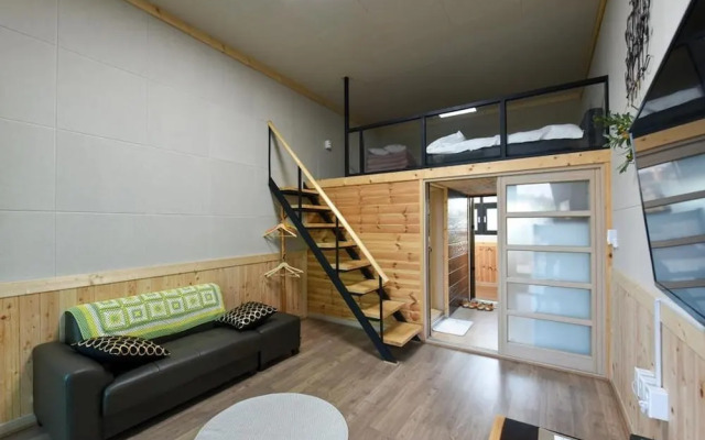 Yeosu Chunghong Pension