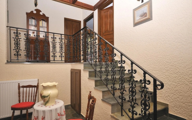 Family Maisonette with Pool near Beach