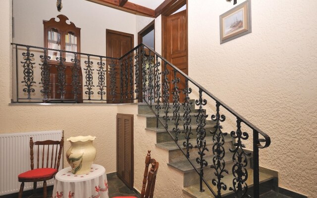 Family Maisonette with Pool near Beach