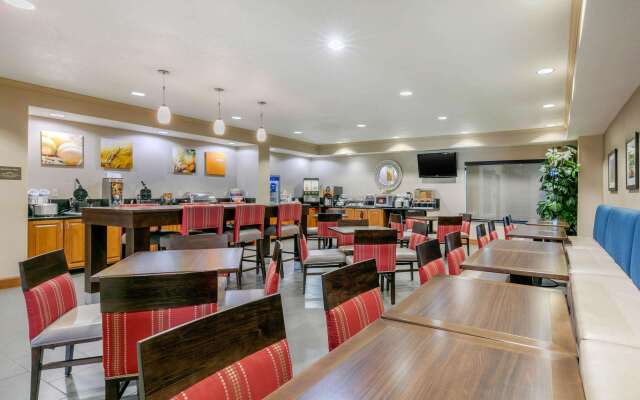 Comfort Suites Hopkinsville near Fort Campbell