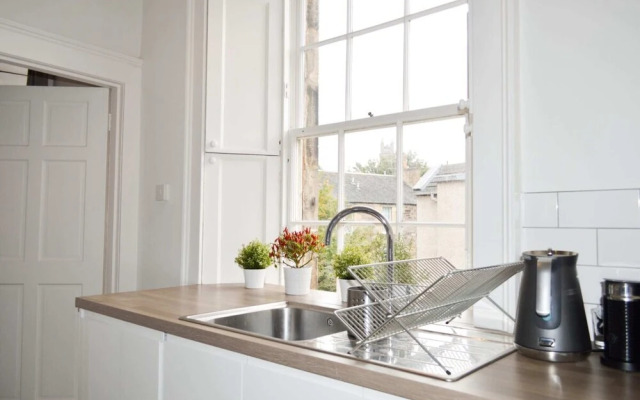 Beautiful 1 Bedroom Apartment in Stockbridge