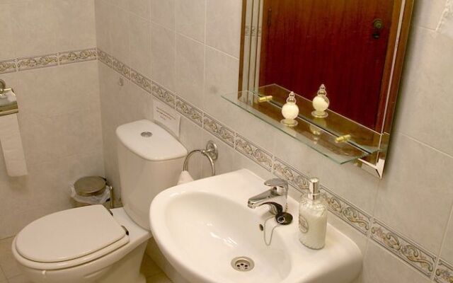 Lovely 2 Bedroom end Townhouse in Carvoeiro